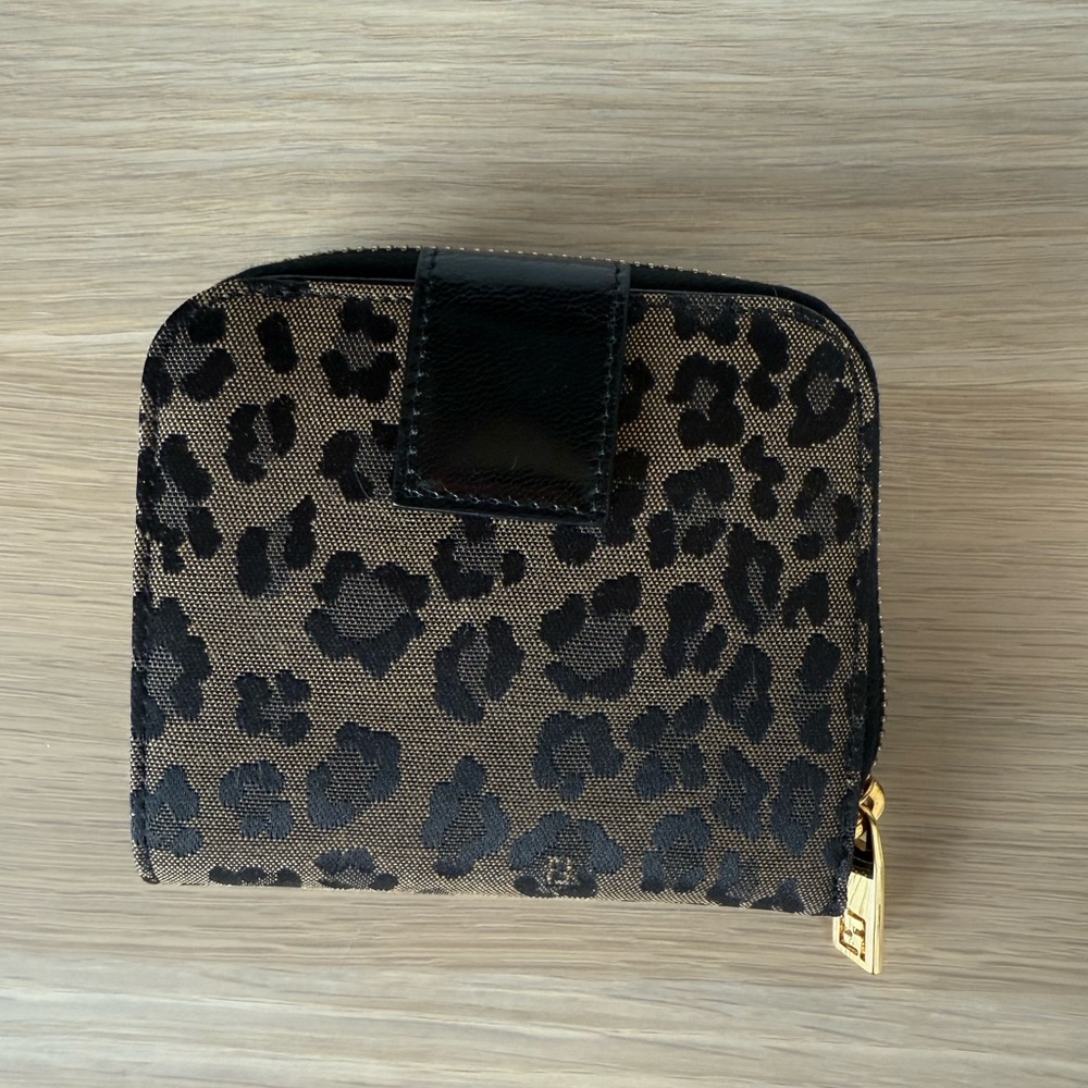 Fendi- Authentic Rare Vintage Leopard Print and black leather  Zip Wallet - Picture 2 of 12
